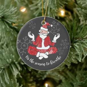 Dit is het seizoen waarin de Yoga-kerstman zich ka Keramisch Ornament