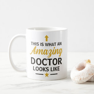Dit is hoe een geweldige dokter eruit ziet Aangepa Koffiemok