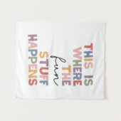 Dit is waar de leuke dingen gebeuren wandkleed (Voorkant (horizontaal))