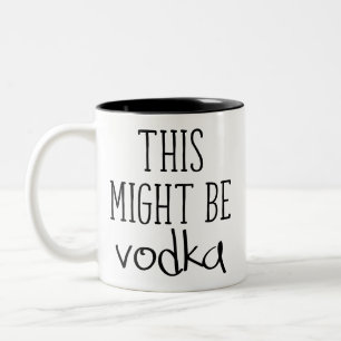 Dit kan wodka zijn. tweekleurige koffiemok