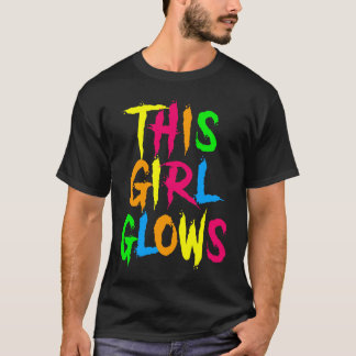 Dit meisje gloeit op de gloed van de neon t-shirt