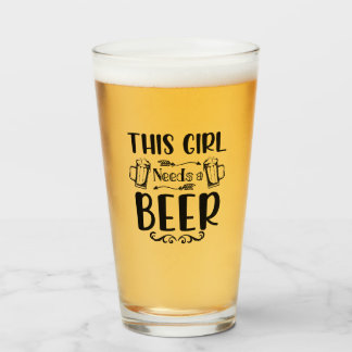 Dit meisje heeft een bier nodig glas