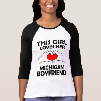 dit meisje houdt van haar vriendje michigan t-shirt
