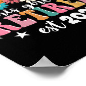 Dit meisje is gepensioneerd 2025 Retro Shirt Flora Poster (Hoek)