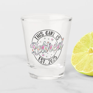 Dit meisje is met pensioen Est 2025 Pensioen Moede Shot Glas