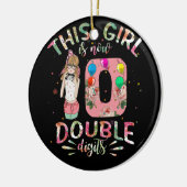 Dit meisje is nu 10 cijfers op de tiende verjaarda keramisch ornament (Links)