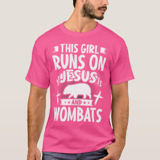 Dit meisje loopt op Jezus en Wombats T-shirt