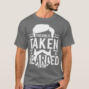 Dit meisje wordt ingenomen door een breed Man T-shirt