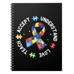 Dit t-shirt met autisme puzzelslogan "Teach Accept Notitieboek
