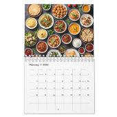 Diverse voedingsmiddelen op tafel kalender (Feb 2026)