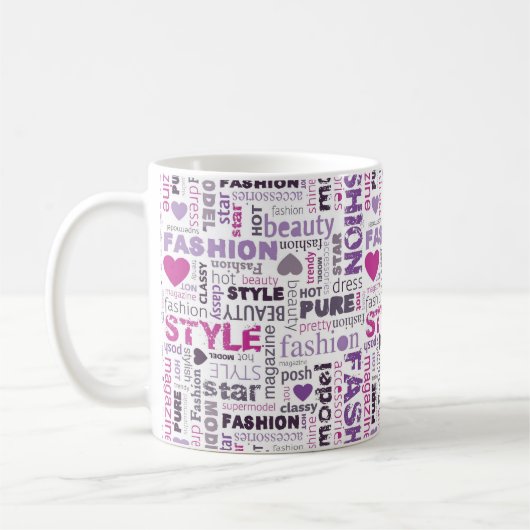 Diverse woorden van de Mode en van de Stijl in een Koffiemok (Links)