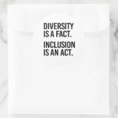 Diversiteit is een feit Inclusie is een daad Ronde Sticker (Tas)