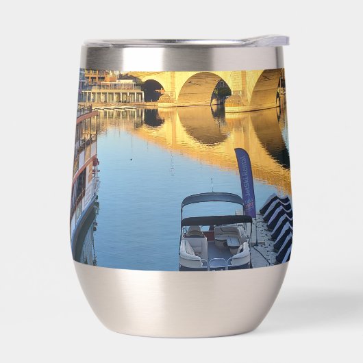 Dixie Belle près du pont de Londres au lac Havasu (Gauche)