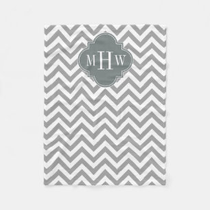 Dk Gray Lg Chevron Charcoal Quatrefoil 3 Monogram Fleece Deken