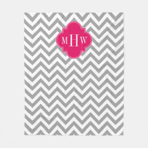 Dk Gray Lg Chevron Raspberry Quatrefoil 3 Monogram Fleece Deken