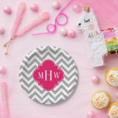 Dk Gray Lg Chevron Raspberry Quatrefoil 3 Monogram Papieren Bordje (Feest)