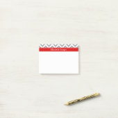 Dk Gray White LG Chevron Red Name Monogram Post-it® Notes (Op bureau)