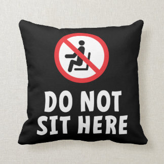 Do not sit here. Ga hier niet zitten op deze stoel Kussen