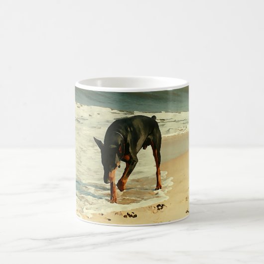 Doberman bij het Afbeelding voor het verven van he Koffiemok (Center)