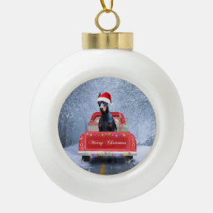 Doberman Dog in sneeuw, met Kerstmis Keramische Bal Ornament