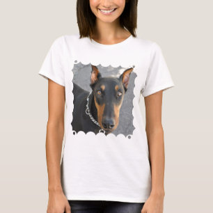 Doberman Pinscher-dames met T-Shirt