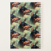 Doberman Pinscher dans les bois (Dos)