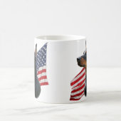 Doberman Pinscher en Mok van de vlag (Center)