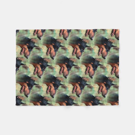 Doberman Pinscher in de Bossen Fleece Deken (Voorkant (Horizontaal))