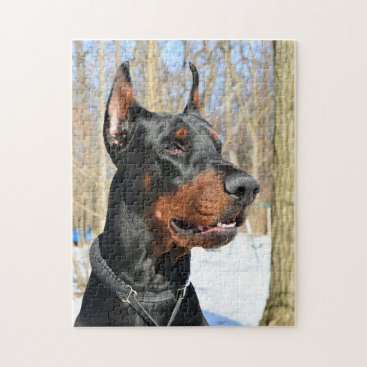Doberman pinscher in de sneeuw legpuzzel (Verticaal)