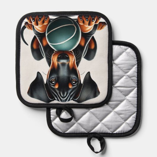 Doberman Pinscher Puppy houdt een bal vast Pannenlap (Voorkant / Achterkant)