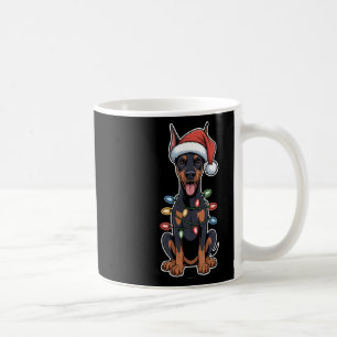 Doberman Pinscher verpakt in kerstverlichting Koffiemok