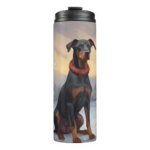 Dobermann-hond in sneeuw Kerstmis Thermosbeker