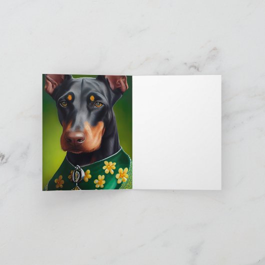 Dobermann-hond in St. Patrick's Day-jurk Kaart (Binnen)