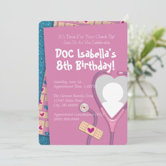 Doc is op uitnodiging van de dag (Staand voorkant)