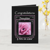 DOCHTER Felicitaties met uw trouwdag - Roze Roos Kaart (Gele Bloem)