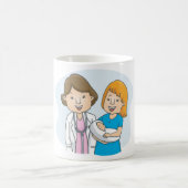 Docteur Et Nouvelle Mère Avec Un Bébé Café Mug (Centre)