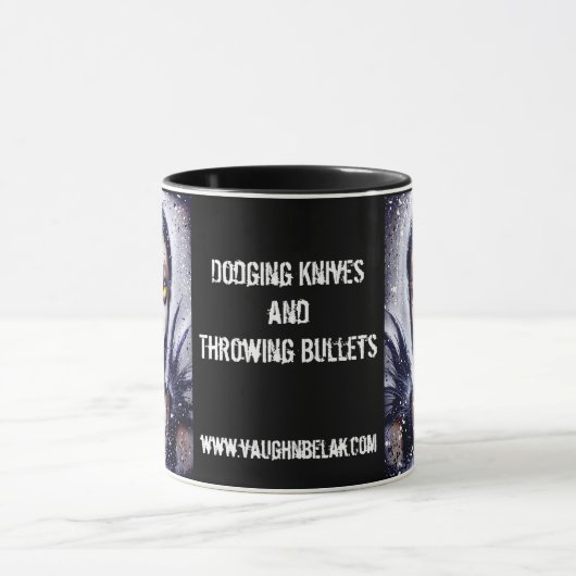 Dodging Knives en Throwing Bullets mok (Midden)