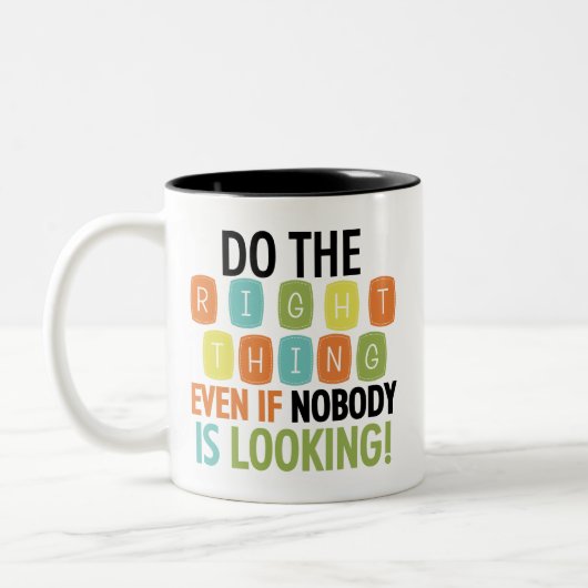 Doe het juiste tweekleurige koffiemok (Links)