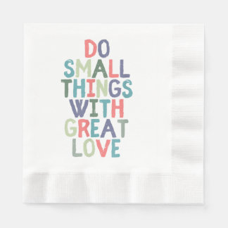 Doe kleine dingen met een geweldige liefdesquote servet