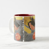 Dog and pomegranate Two-Tone coffee mug (Devant gauche)