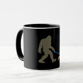 Dog Gift | Bigfoot Walking Dachshund Mok (Voorkant links)