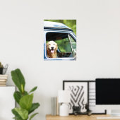 Dog in auto poster (Thuiskantoor)