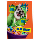 Dog in Dinosaur Costume Medium Cadeauzakje (Achterkant)