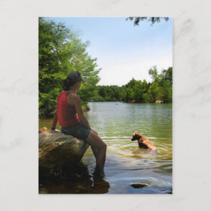Dog kijkt naar het Ladybird Lake - Austin Texas Briefkaart