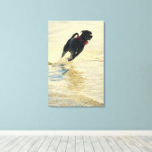 Dog loopt in water canvas afdruk (Insitu (Houten vloer))