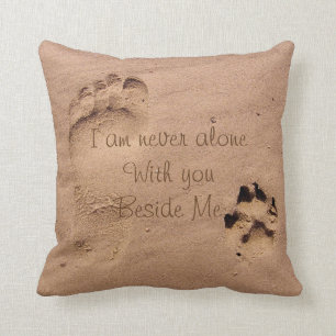 Dog Memorial Footprints in Sand gepersonaliseerd Kussen
