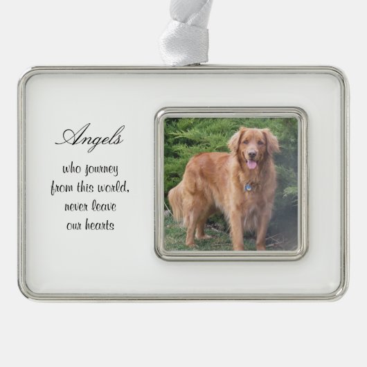 Dog Memorial Persoonlijk kerstfeest Verzilverd Kader Ornament (Voorkant)