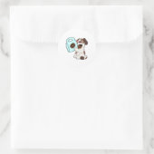 Dog met beker koffie ronde sticker (Tas)