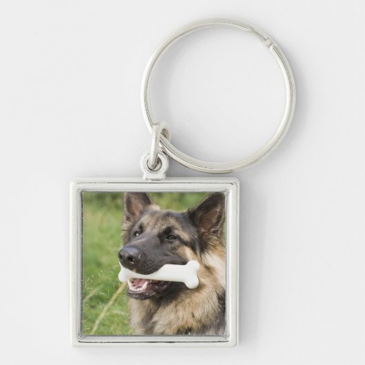 Dog met bot sleutelhanger (Voorkant)