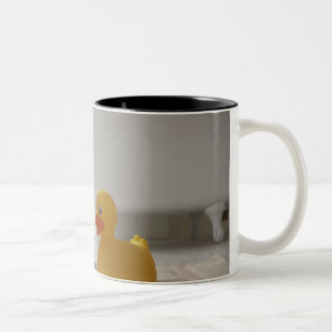 Dog op vlees met kunststofeend tweekleurige koffiemok